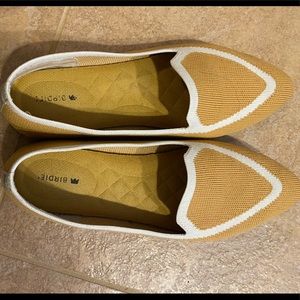 Birdies size 7 The Blackbird yellow